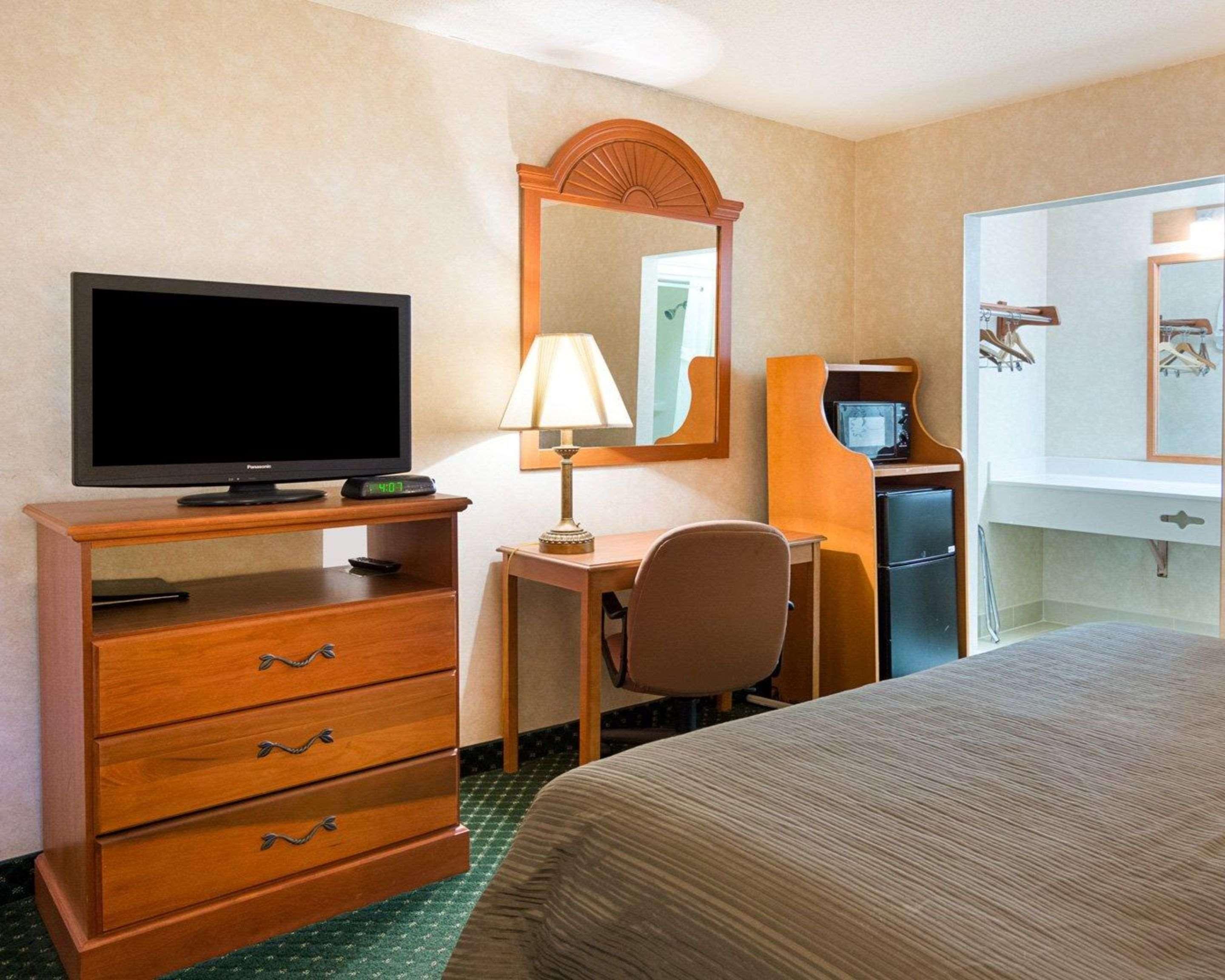 Quality Inn Petersburg Near Fort Gregg-Adams Exteriör bild