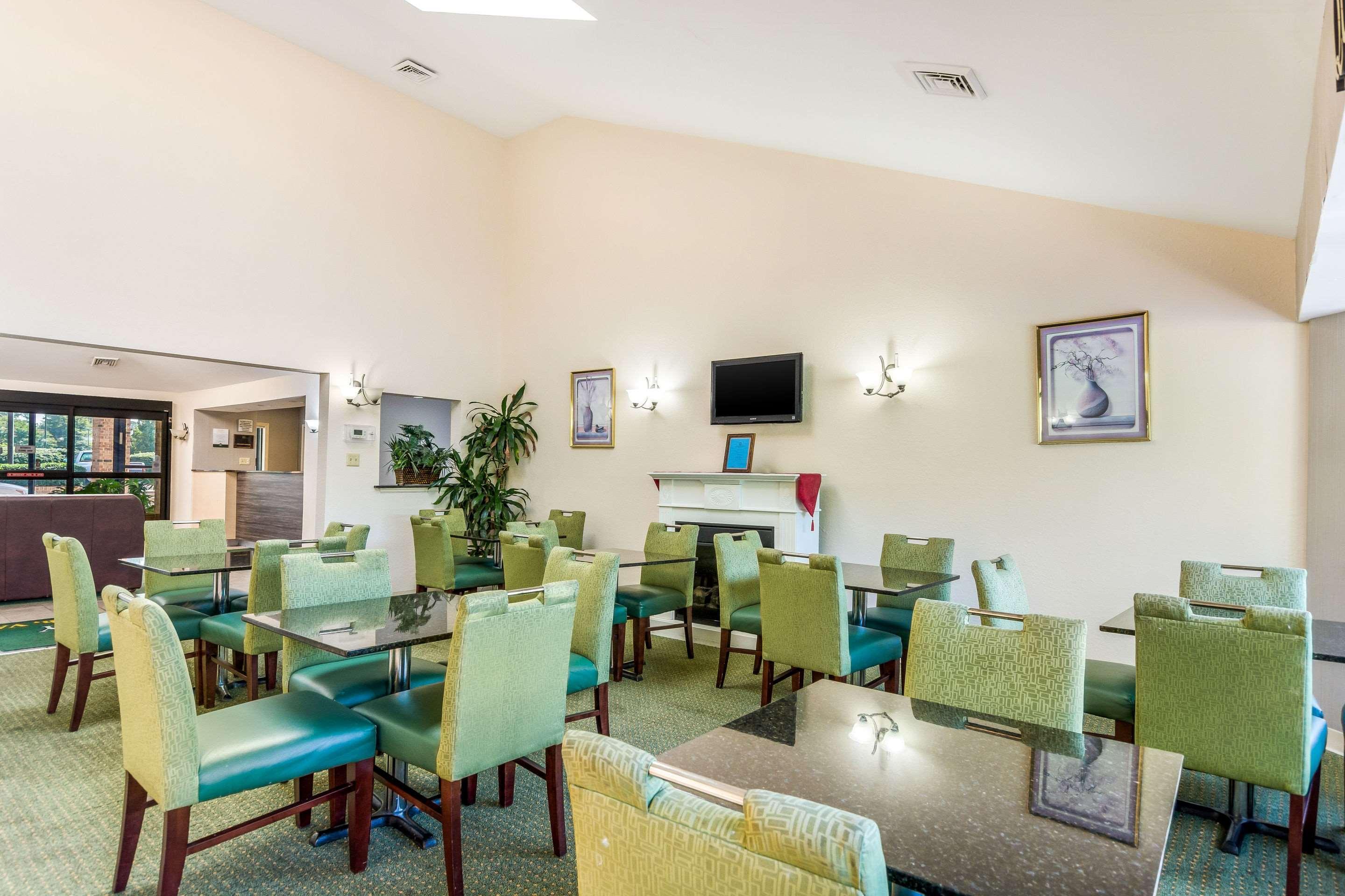 Quality Inn Petersburg Near Fort Gregg-Adams Exteriör bild