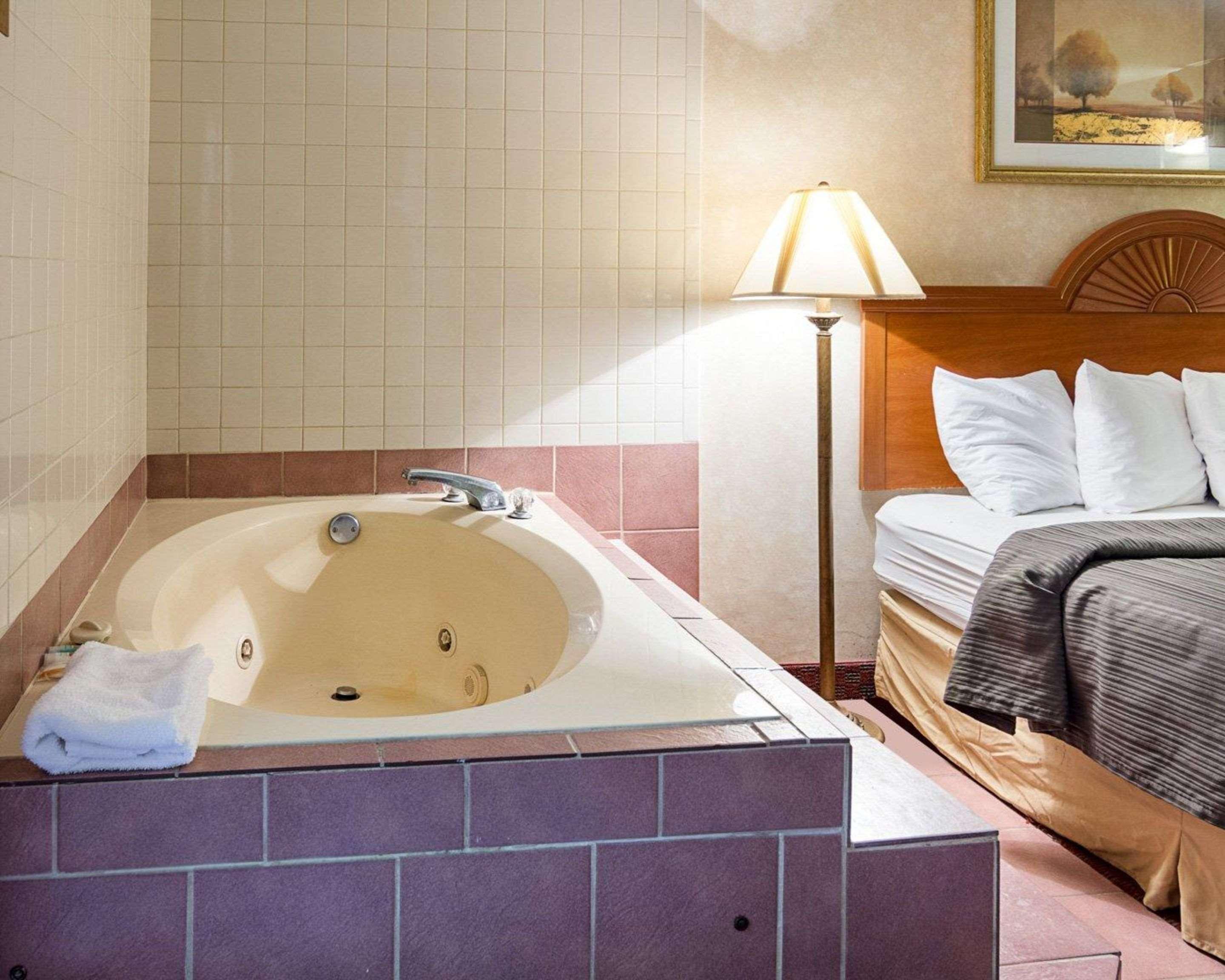 Quality Inn Petersburg Near Fort Gregg-Adams Exteriör bild