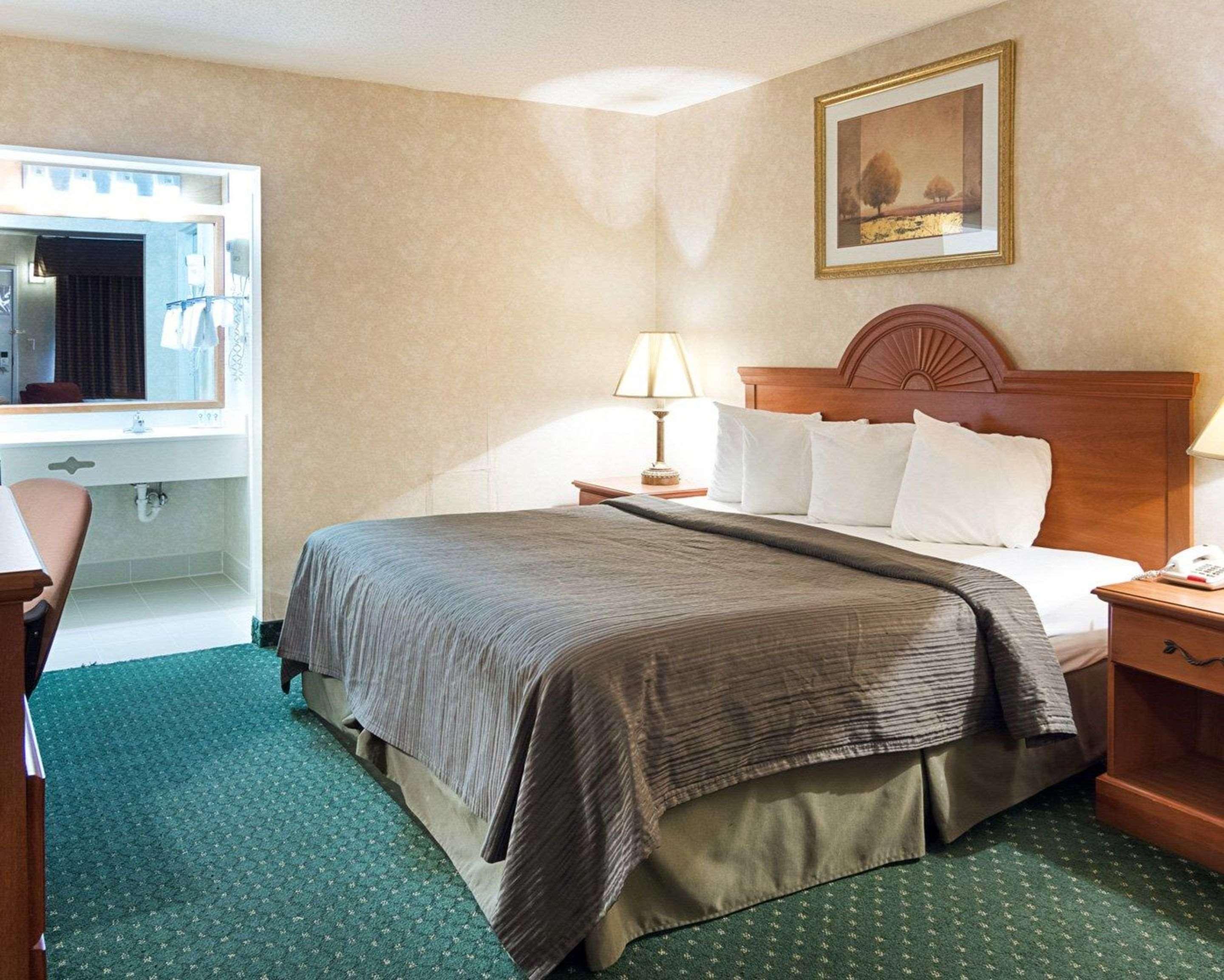 Quality Inn Petersburg Near Fort Gregg-Adams Exteriör bild