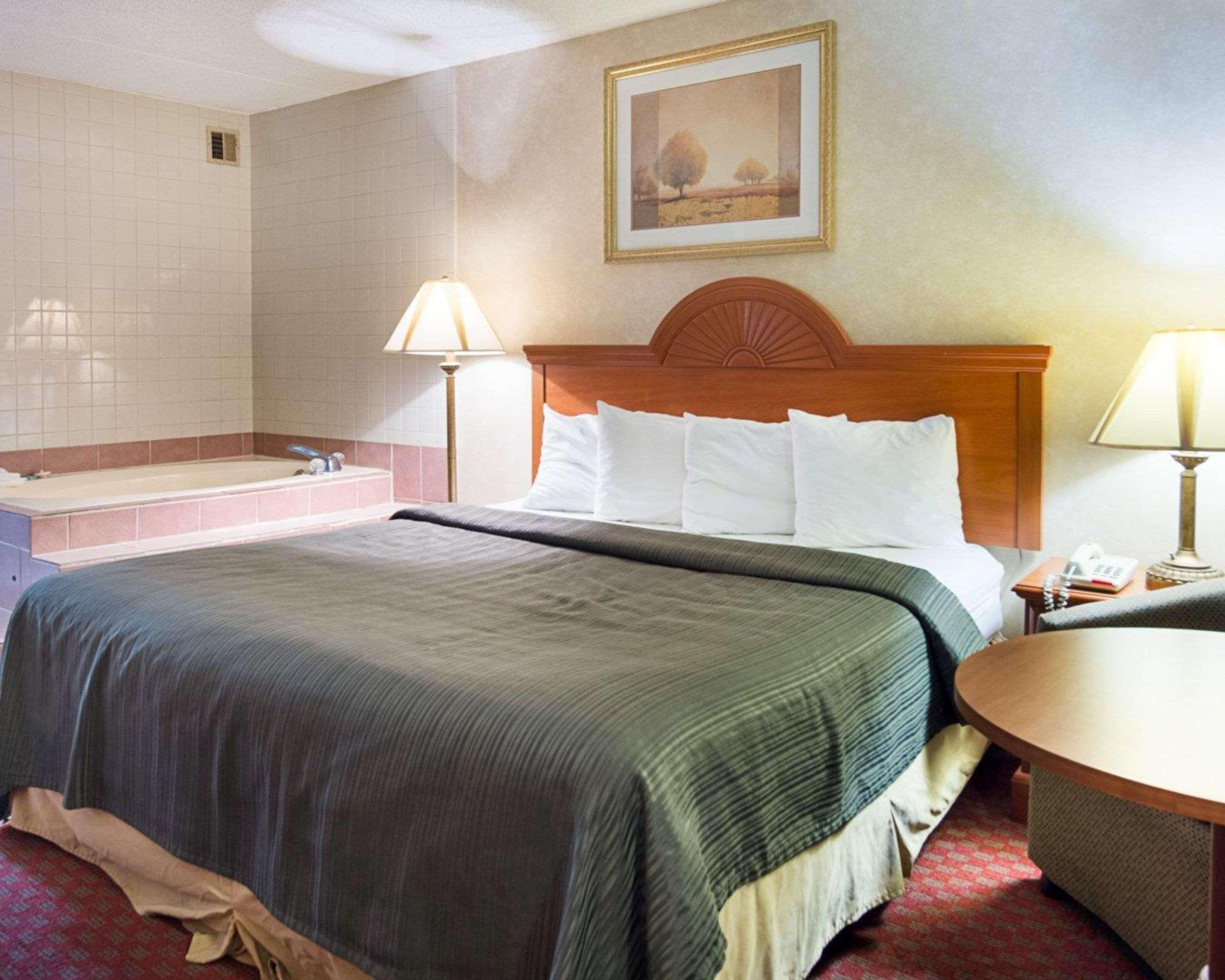 Quality Inn Petersburg Near Fort Gregg-Adams Exteriör bild