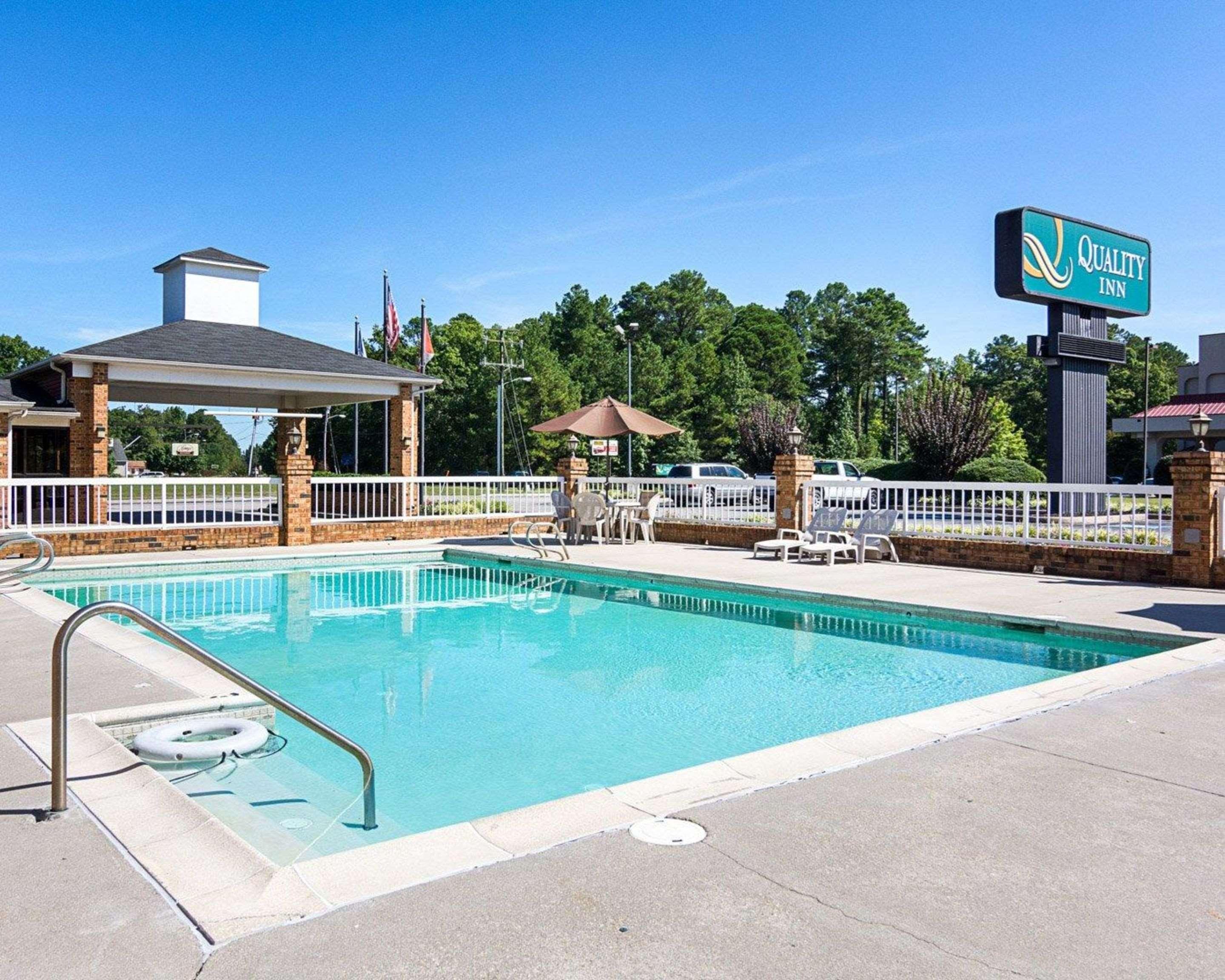 Quality Inn Petersburg Near Fort Gregg-Adams Exteriör bild
