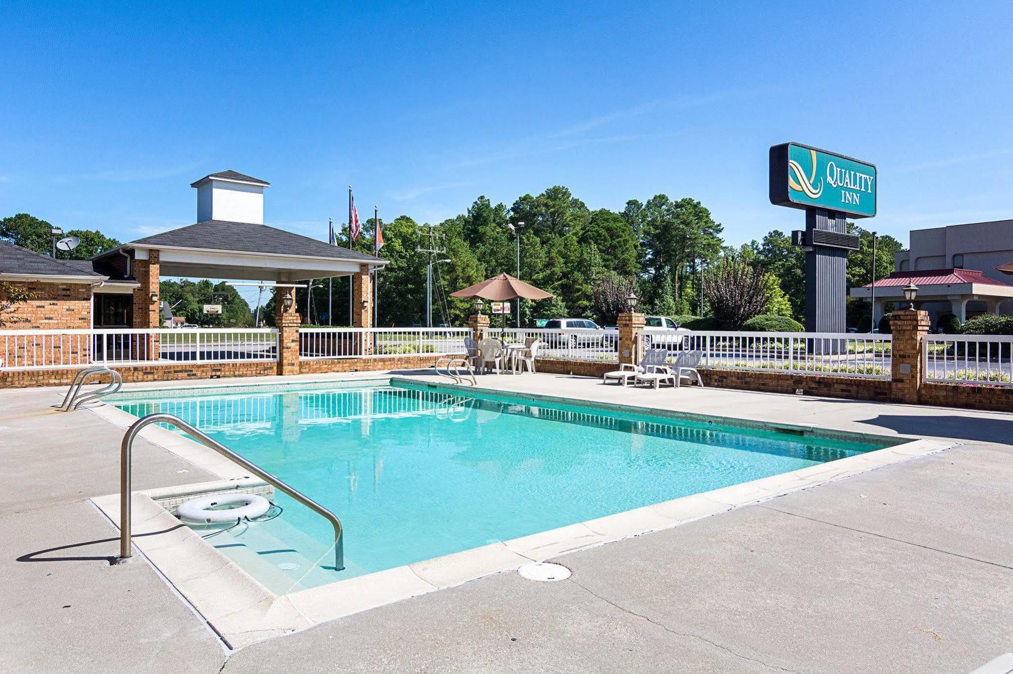 Quality Inn Petersburg Near Fort Gregg-Adams Exteriör bild